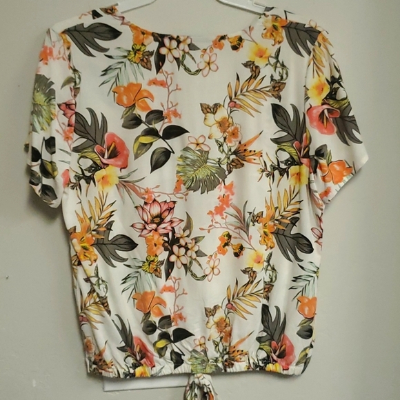 White floral blouse - Picture 4 of 4